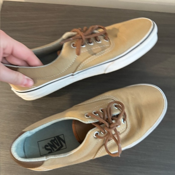 Vans - Picture 3 of 7